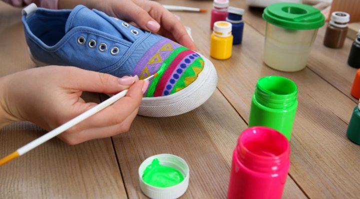 Customisation de chaussures : guide pour personnaliser vos vieilles baskets comme un pro